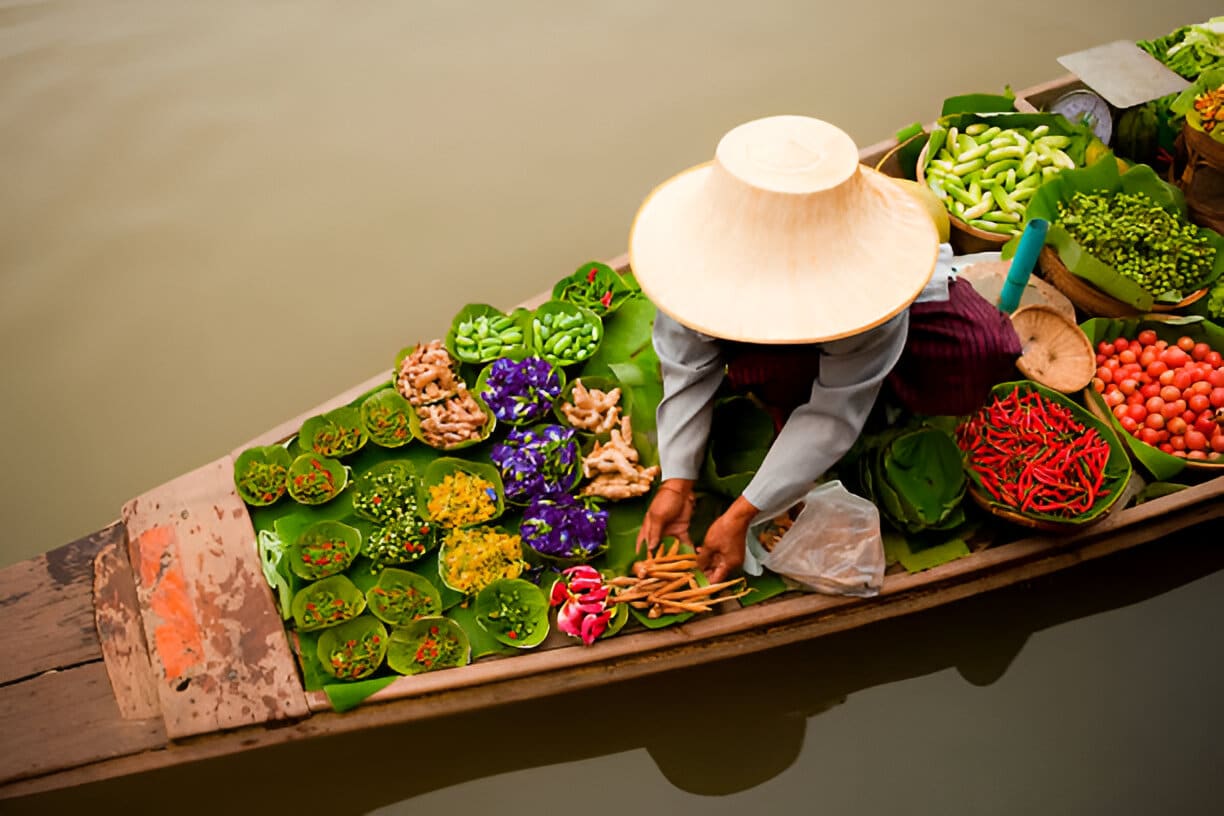 A Visitor's Guide to the 11 Best Floating Markets in Bangkok (2025)